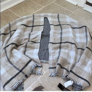 NEW Banana Republic reversible poncho